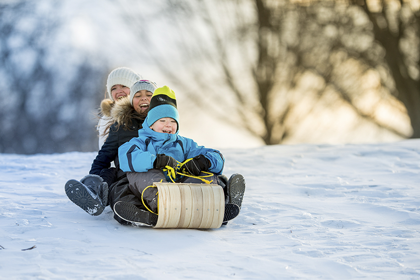 Backyard winter activities-Snowhill Backyard winter activities-Snowhill